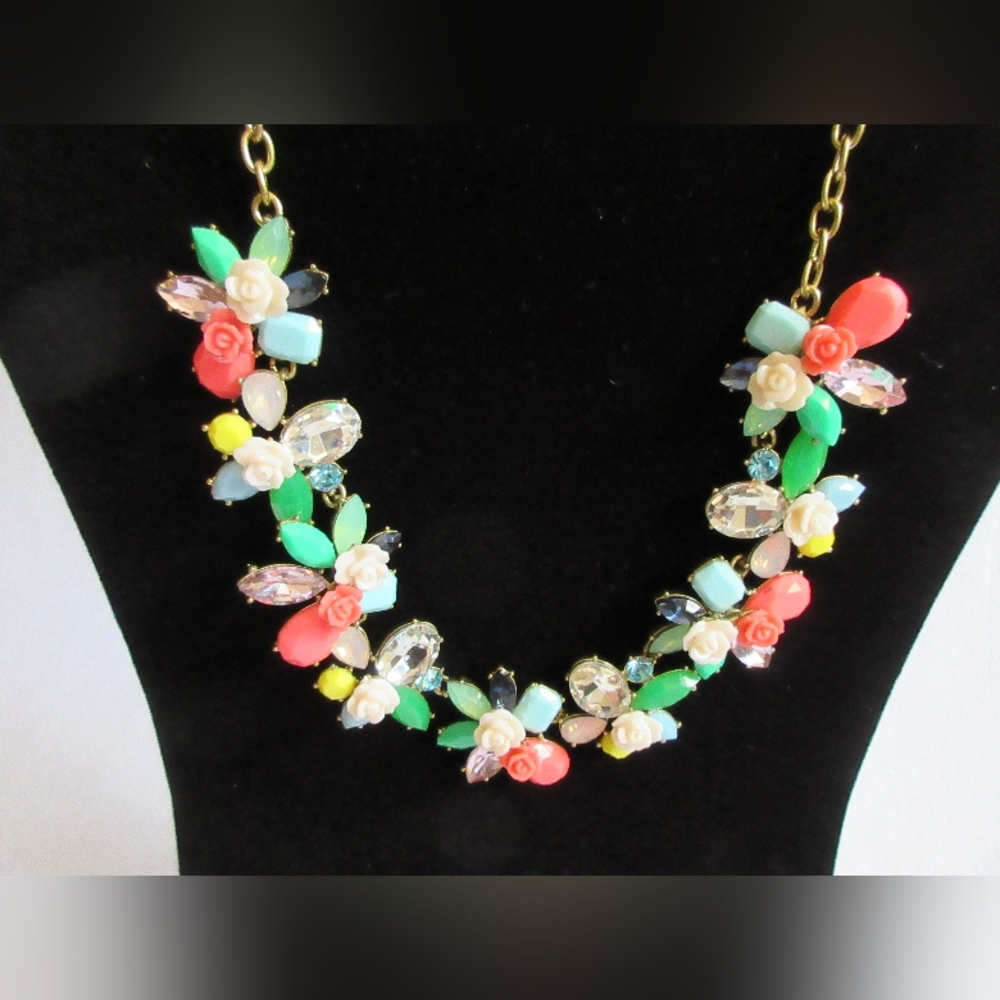 J. Crew Rose Bud Garden Statement Necklace Flower Floral Rosette